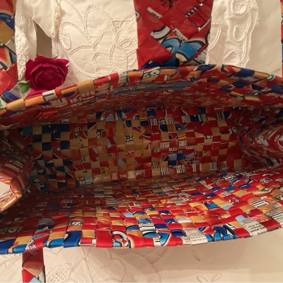 NEW/ REBAGZ HALF THE SKY DESIGNS HANDMADE IN PHILIPPINES RECYCLED JUICE BAG - Picture 8 of 16